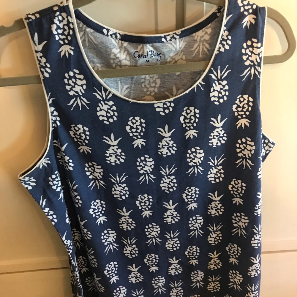 Coral Bay sleeveless scoop neck shell